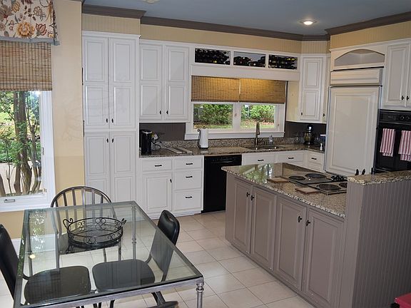 3rd image of 106 Crosscreek Ln