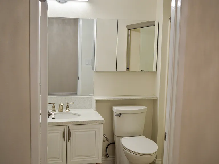 1726 Winona Blvd #104 — Photo 37