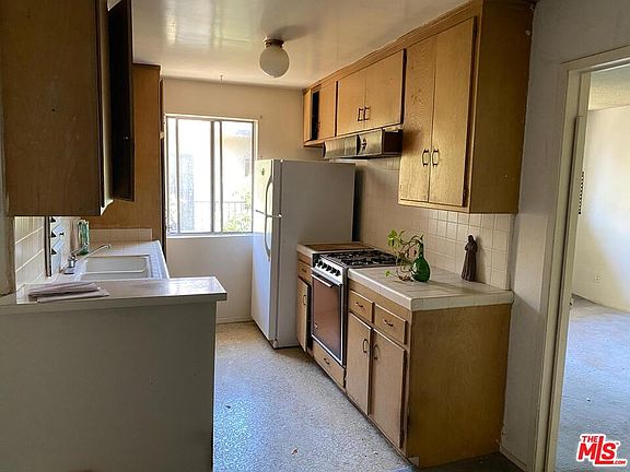 4th image of 3960 S Inglewood Blvd