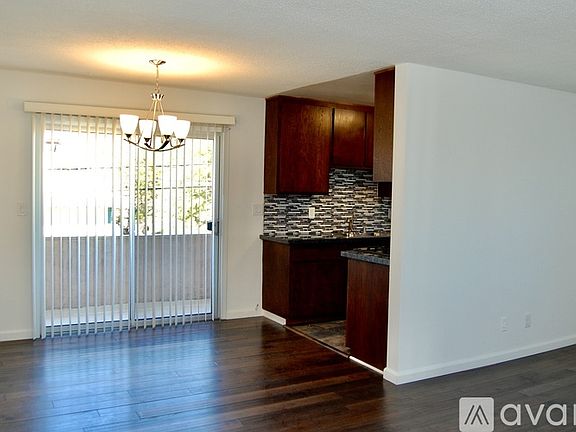 3rd image of 3607 Watseka Ave APT 8