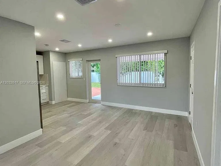 950 NW 36th Ave — Photo 12
