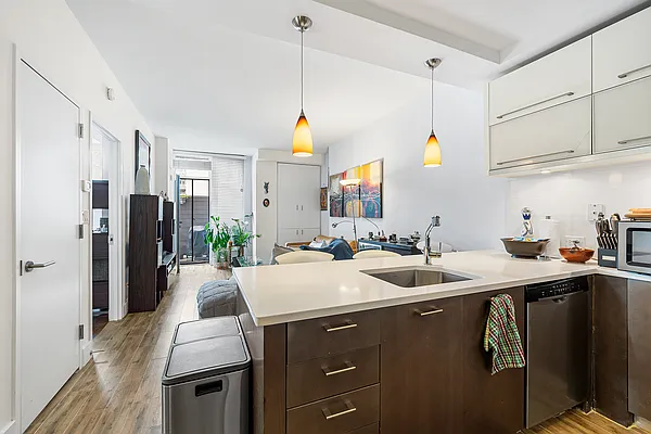 Sold by Redfin Real Estate | media 6