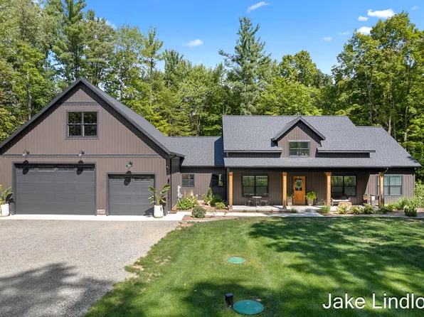 6079 Thirteen Mile Rd NE, Rockford, MI 49341