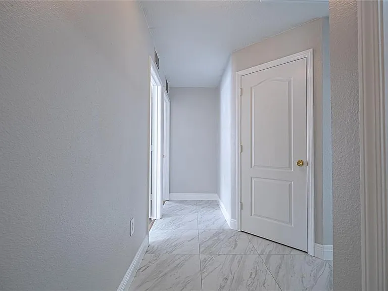 1914 Samantha Ln — Photo 44