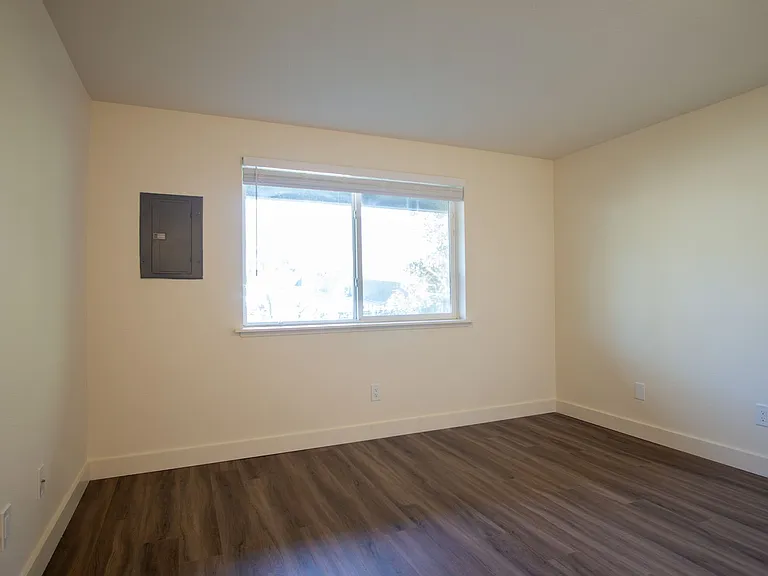 147A - Park Place Apartments — Photo 41