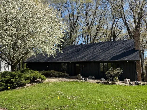 2640 Queensland Ln N, Plymouth, MN 55447