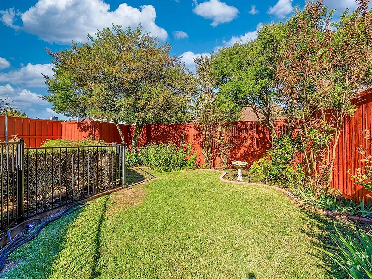 2705 Trophy Dr — Photo 33