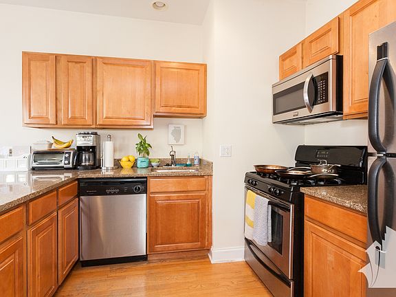 3rd image of 3750 N Wilton Ave #4