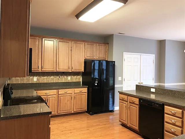 1010 Tanyard Springs Dr — Photo 2