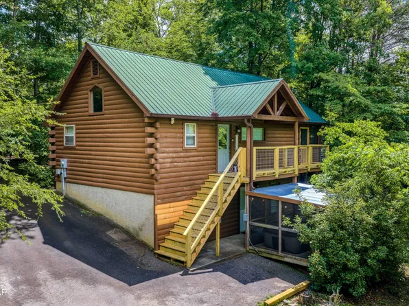 612 Magic Kingdom Ln, Sevierville, TN 37876