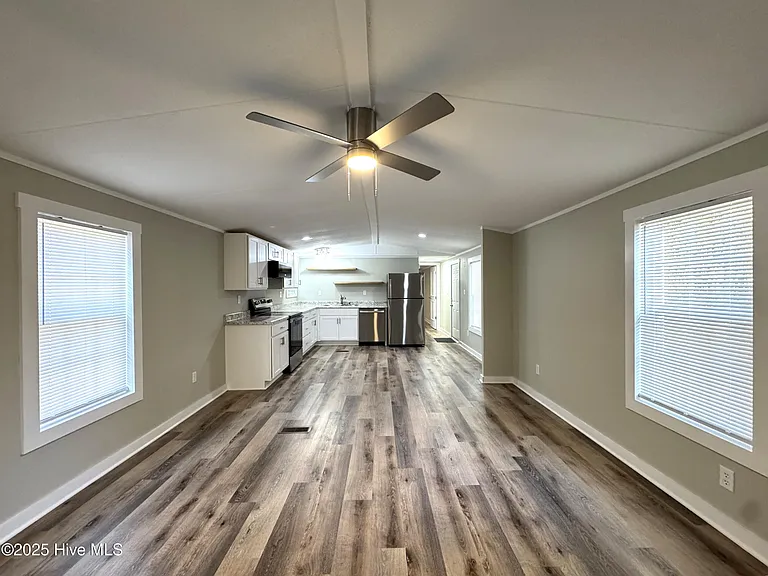 198 Trout St — Photo 3