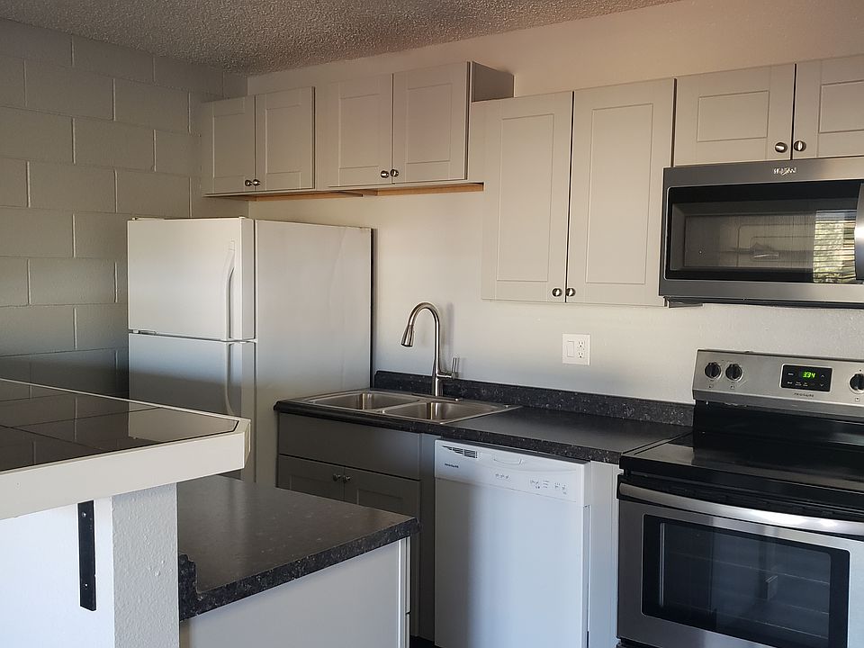 Kitchen has dishwasher and above stove microwave. Granite Breakfast bar.