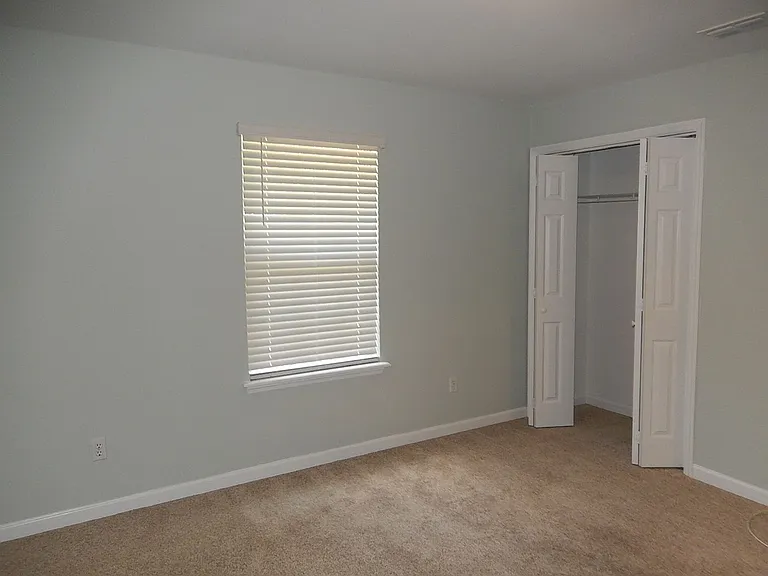 1858 Vineland Ln — Photo 32