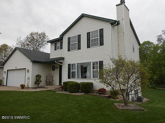 3rd image of 420 Peach Ct