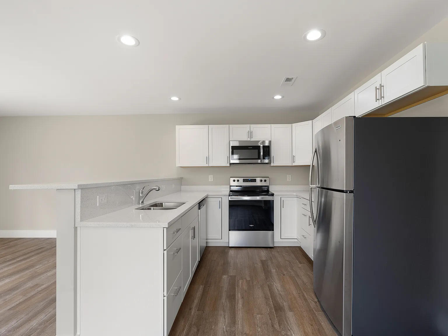 3 bed, 2.5 bath, 1400 sqft, $1,695 — Photo 3