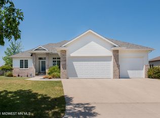 4433 4th St S, Moorhead, MN 56560