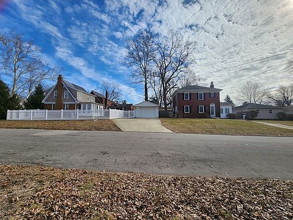 4th image of 525 S Westlawn Ave