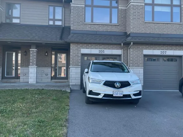 205 Purchase Cres #205, Ottawa, ON K2S 2L8