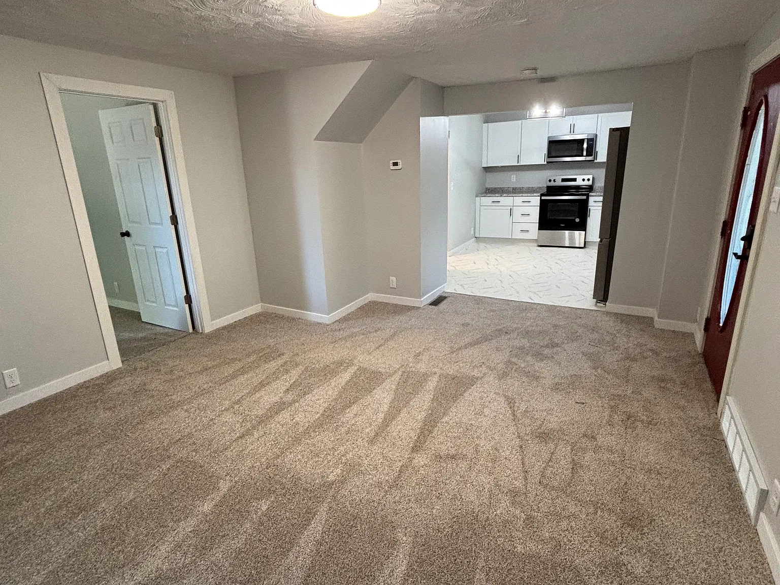 4 bed, 1200 sqft, $1,749 — Photo 2