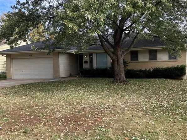 9211 Hayes Dr, Overland Park, KS 66212