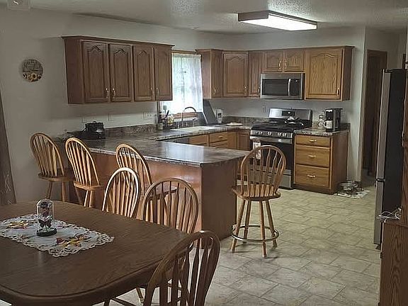 3rd image of 208 Oak Forest Dr