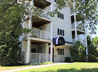 7 Crosswoods Path Blvd APT 4B, Merrimack, NH 03054