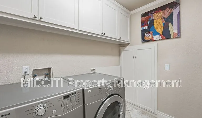 156 Trelawney St — Photo 44