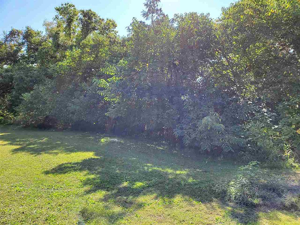 2nd image of 226 1/2 Simms St