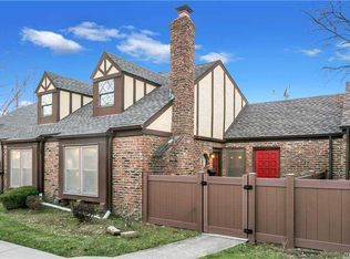 22 Greenmeadow Ct, Deer Park, NY 11729