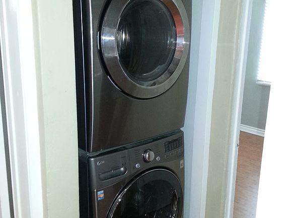 4th image of 415 Brookes Ave