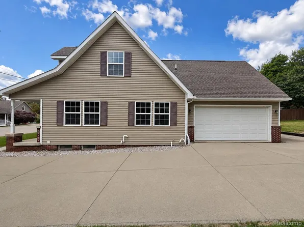 4247 Banker St, North Branch, MI 48461