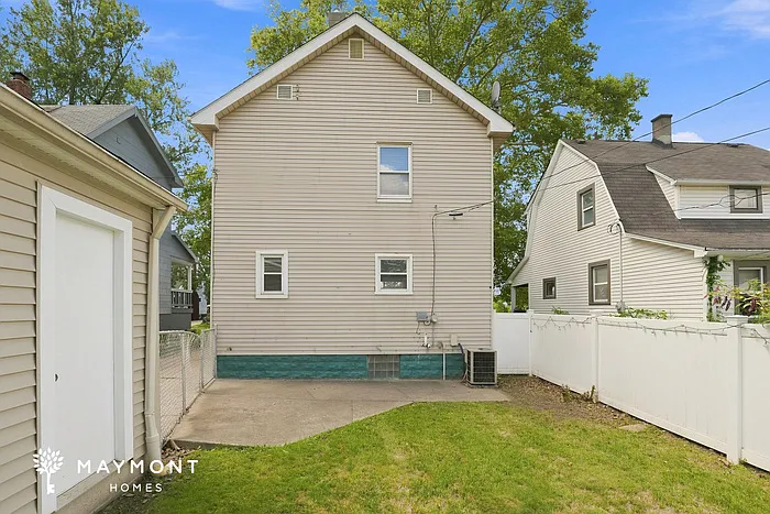3 bed, 2.0 bath, 1012 sqft, $1,345 — Photo 3
