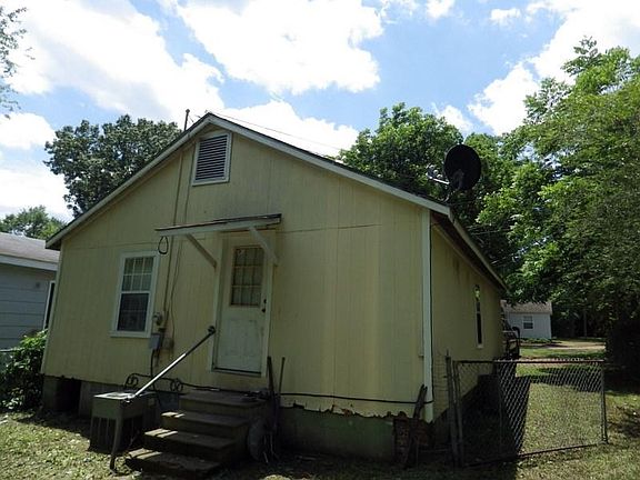 4th image of 506 Evergreen St