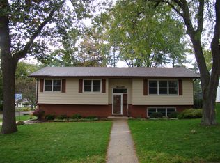 2202 Woodcrest Dr, Portage, WI 53901