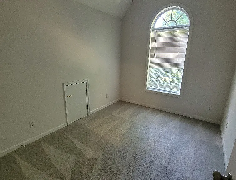 315 Robin Hood Rd — Photo 12