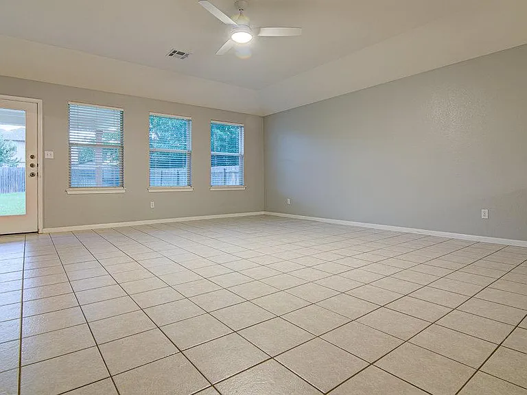 7705 Pebble Creek Dr — Photo 10