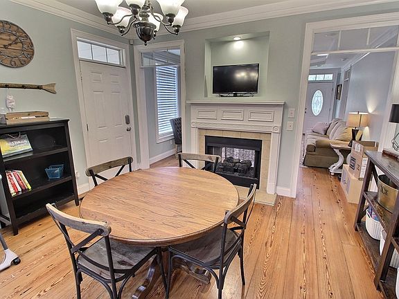 5th image of 304 Knotted Pine Ln