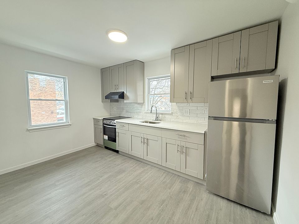 1st image of 241 Highlawn Ave #3