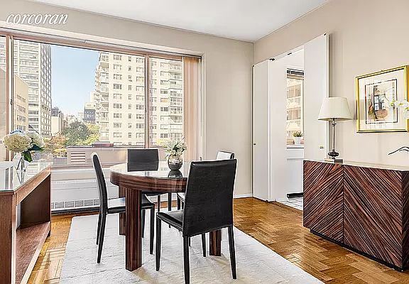 4th image of 200 E 69th St #T5h