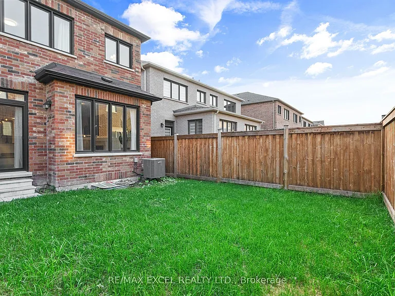 37 Macpherson St — Photo 4