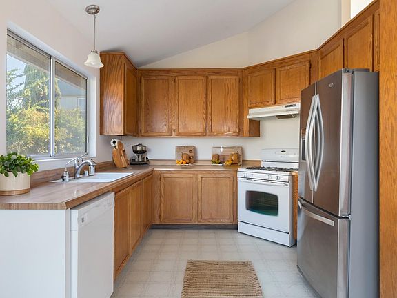 3rd image of 224 Ezra Avenue
