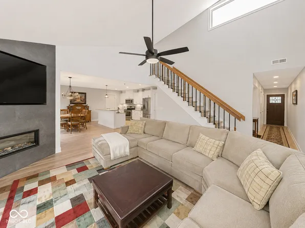9369 S Pointe Lasalles Dr, Bloomington, IN 47401