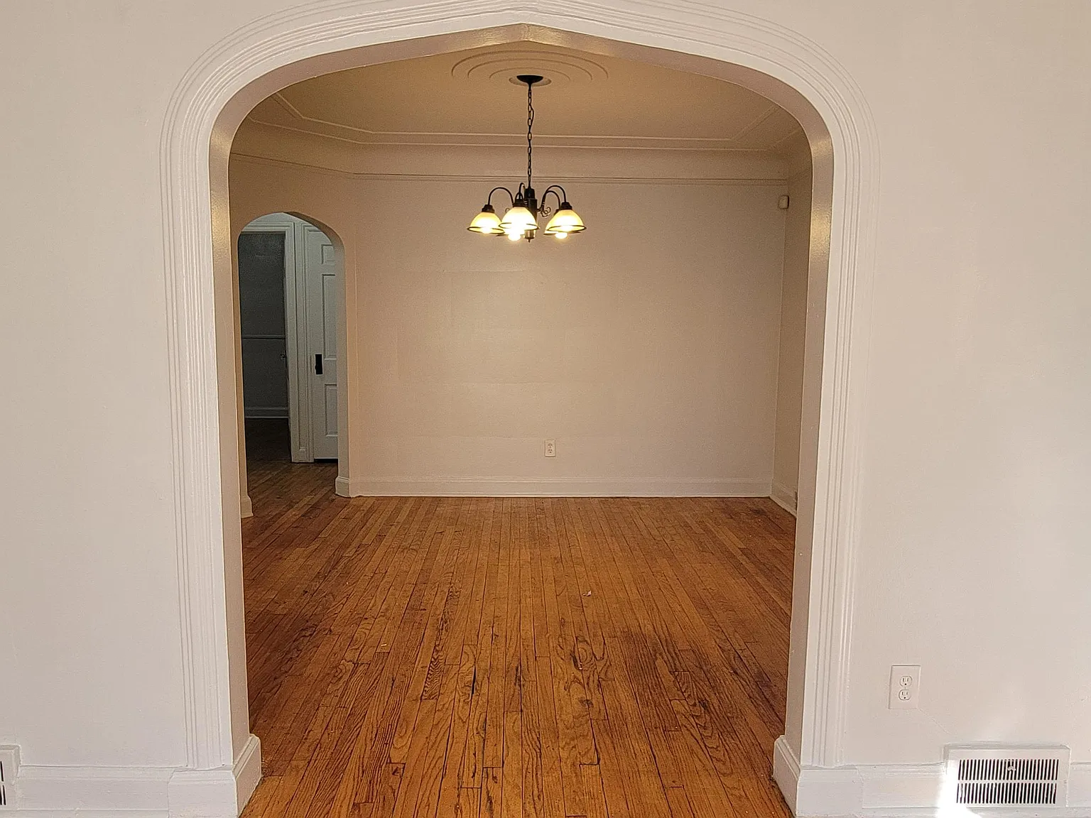 2 bed, 1044 sqft, $1,250 — Photo 3