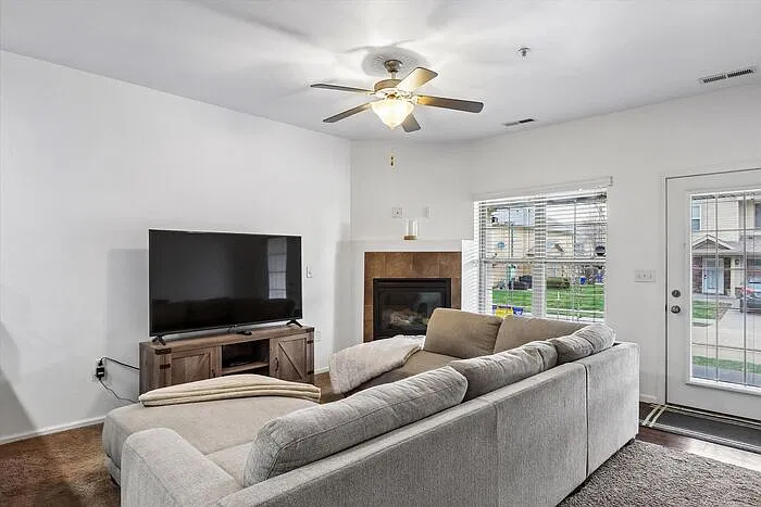 463 Cambria Dr — Photo 7