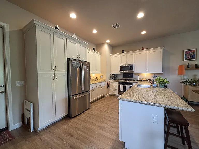 1886 Kensington Ct — Photo 5