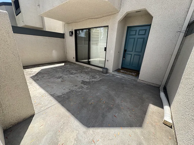 606 E Workman St — Photo 2