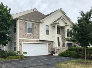 949 Summit Creek Dr, Shorewood, IL 60404