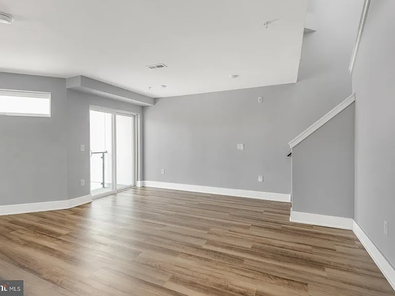 3965 Lancaster Ave #302 — Photo 10