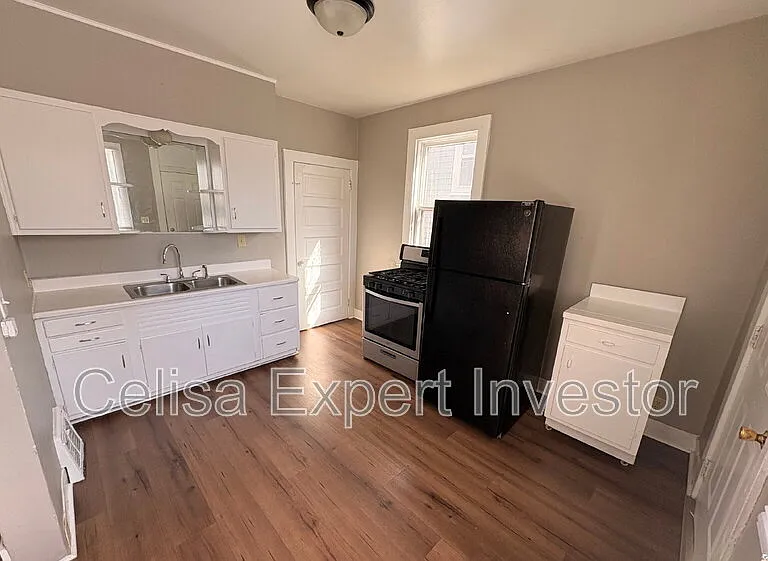 1441 Wall St — Photo 4