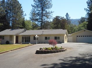 230 Surrey Dr, Grants Pass, OR 97526